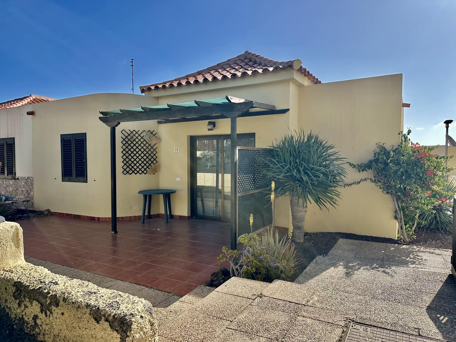 2 bedroom Bungalow for sale in Caleta de Fuste with pool - € 235,000 (Ref: 9730866)