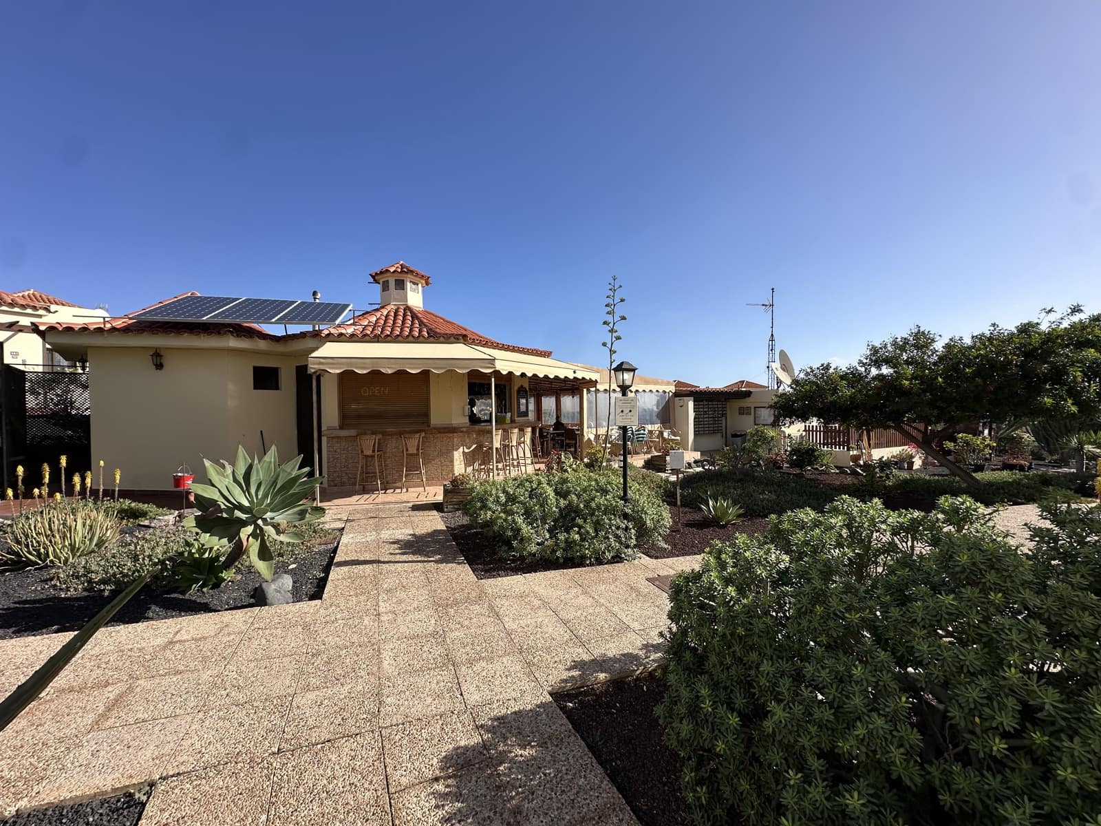 2 bedroom Bungalow for sale in Caleta de Fuste with pool - € 235,000 (Ref: 9730866)