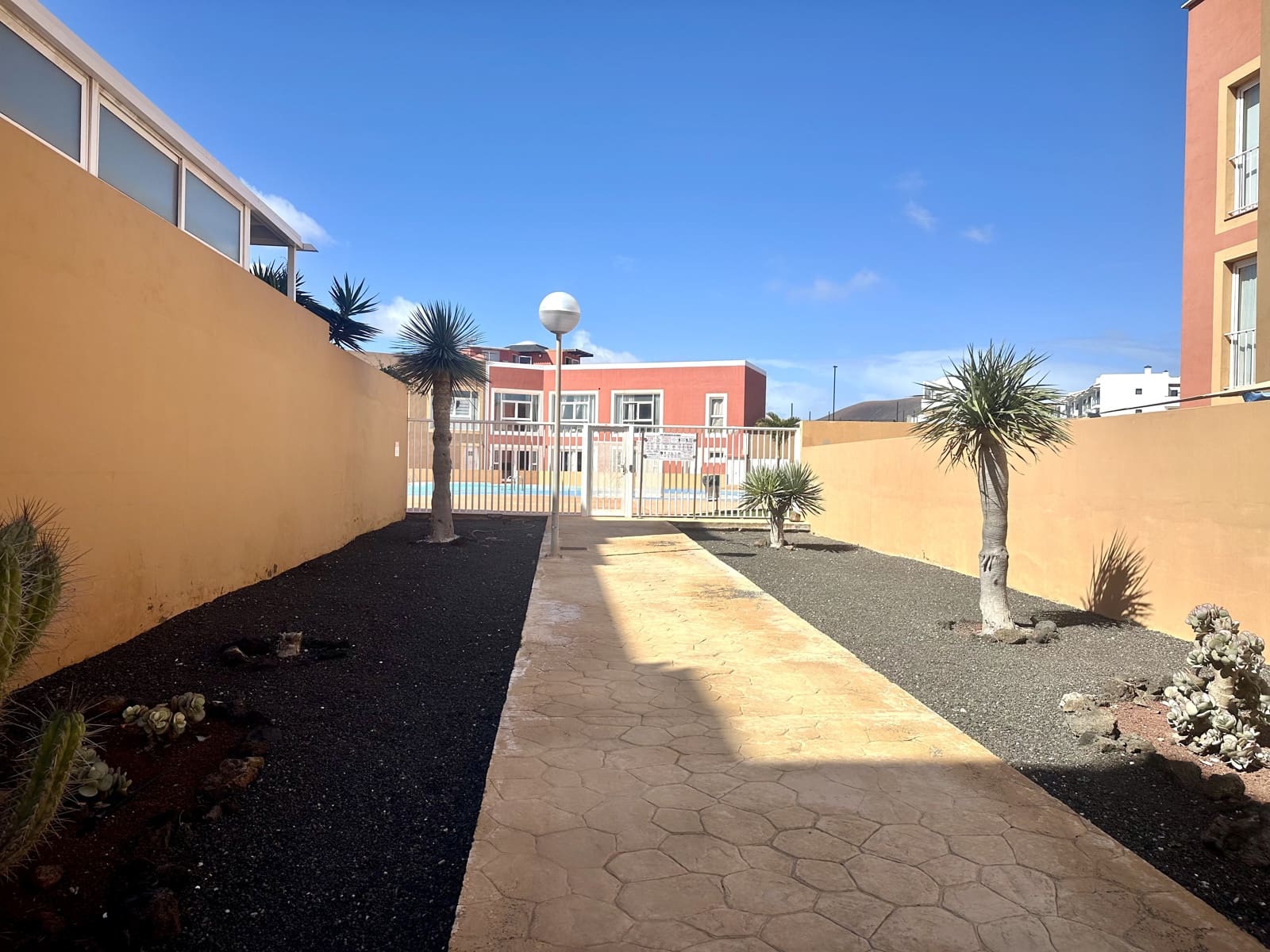 1 bedroom Commercial for sale in Corralejo - € 155,000 (Ref: 9730867)