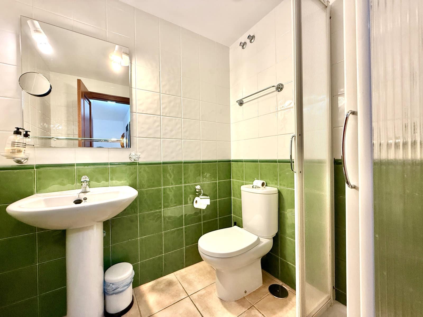 3 makuuhuone Rivitalo myytävänä paikassa Caleta de Fuste mukana uima-altaan - 295 000 € (Ref: 9779931)