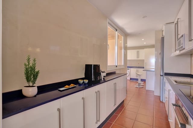 Apartamento de 3 habitaciones en Caleta de Fuste, Antigua en venta con piscina garaje - 380.000 € (Ref: 9787591)