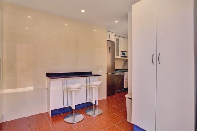 Apartamento de 3 habitaciones en Caleta de Fuste, Antigua en venta con piscina garaje - 380.000 € (Ref: 9787591)