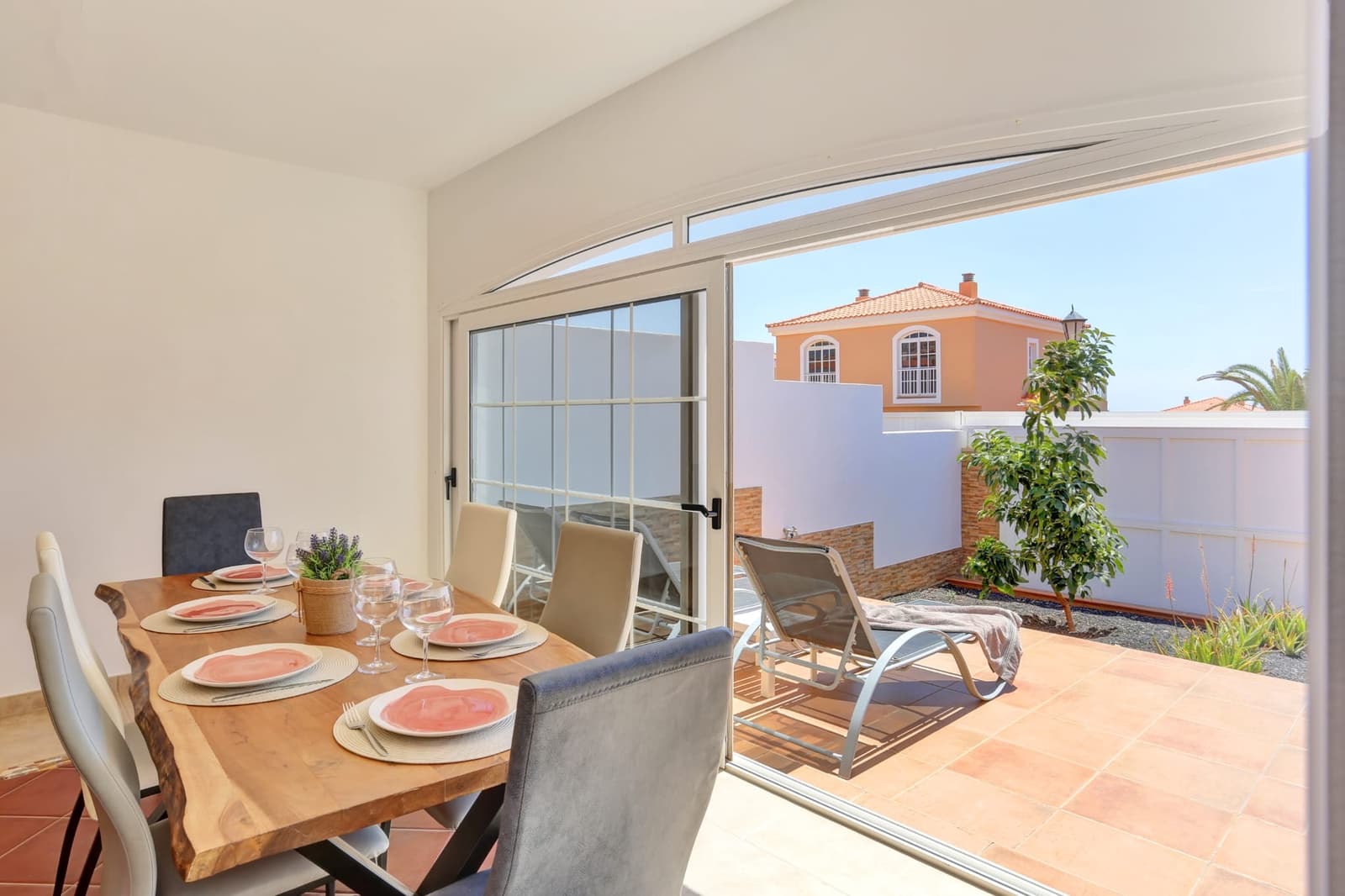 3 slaapkamer Appartement te koop in Caleta de Fuste met zwembad garage - € 380.000 (Ref: 9787591)