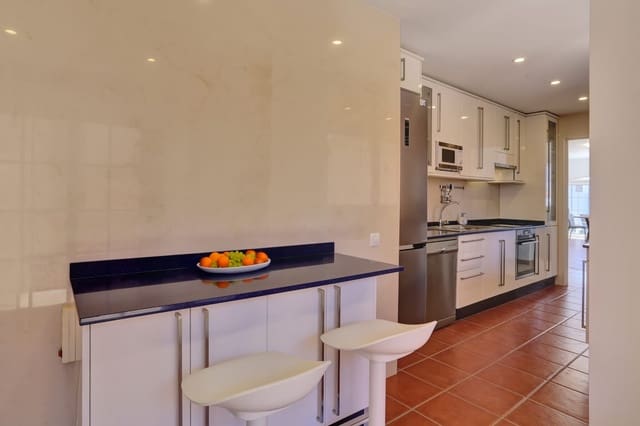 Apartamento de 3 habitaciones en Caleta de Fuste, Antigua en venta con piscina garaje - 380.000 € (Ref: 9787591)