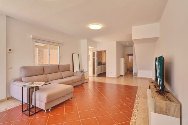 Apartamento de 3 habitaciones en Caleta de Fuste, Antigua en venta con piscina garaje - 380.000 € (Ref: 9787591)