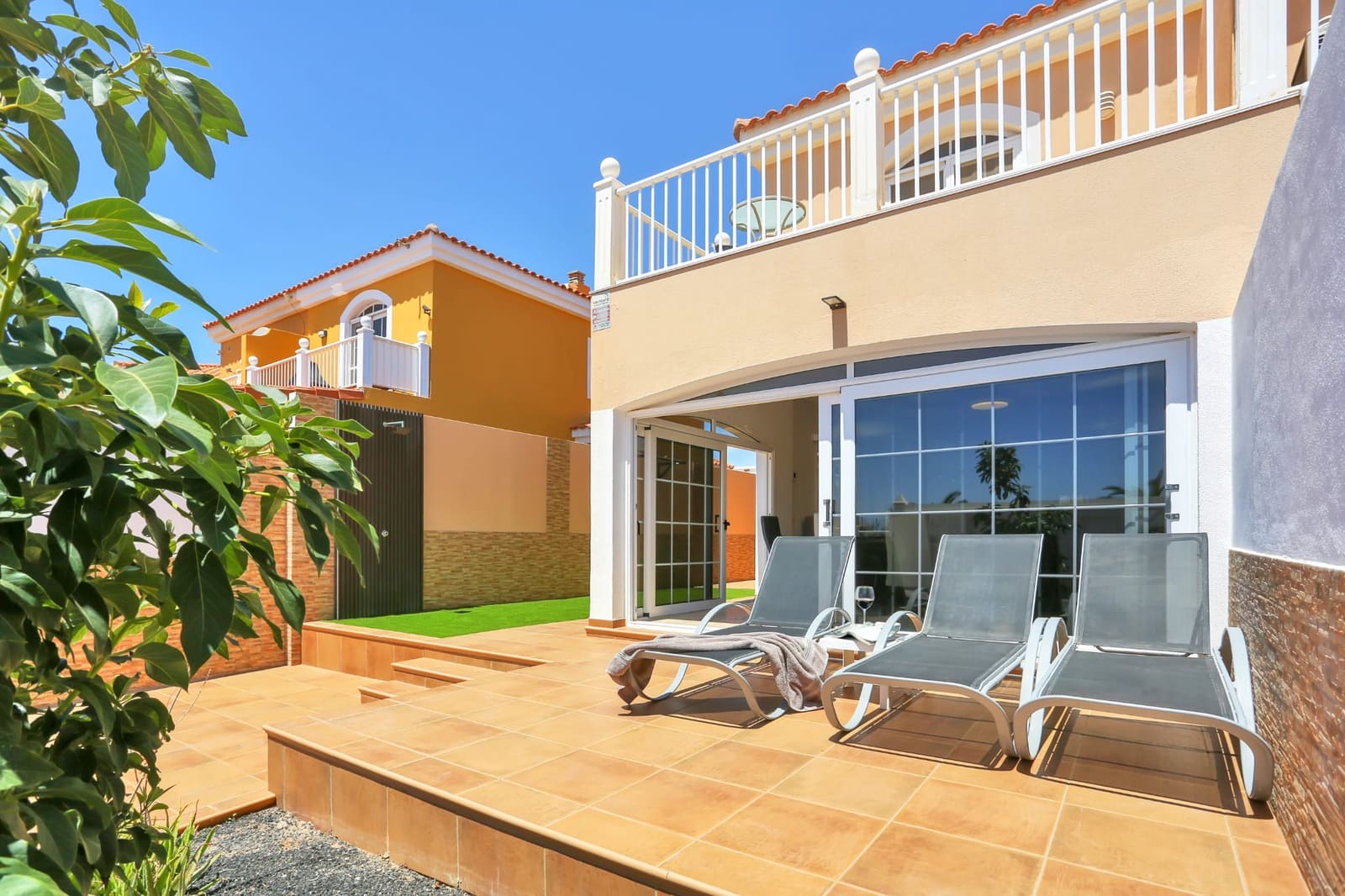 3 slaapkamer Appartement te koop in Caleta de Fuste met zwembad garage - € 380.000 (Ref: 9787591)