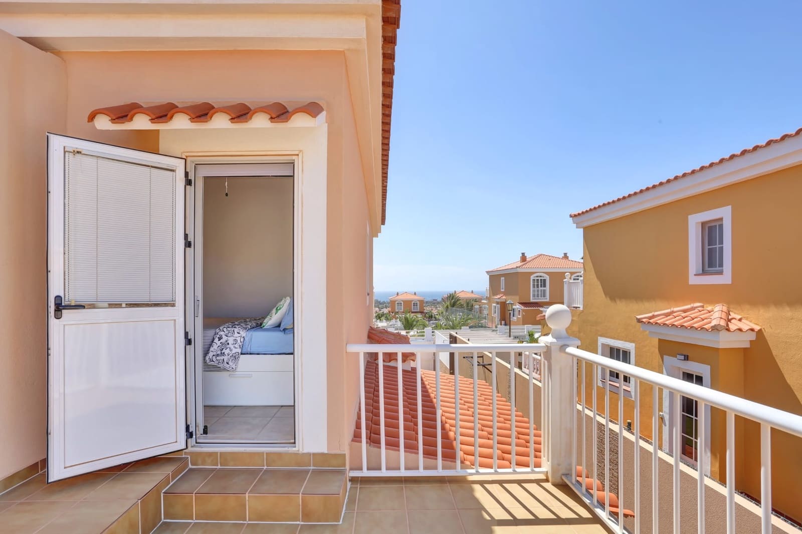 3 slaapkamer Appartement te koop in Caleta de Fuste met zwembad garage - € 380.000 (Ref: 9787591)