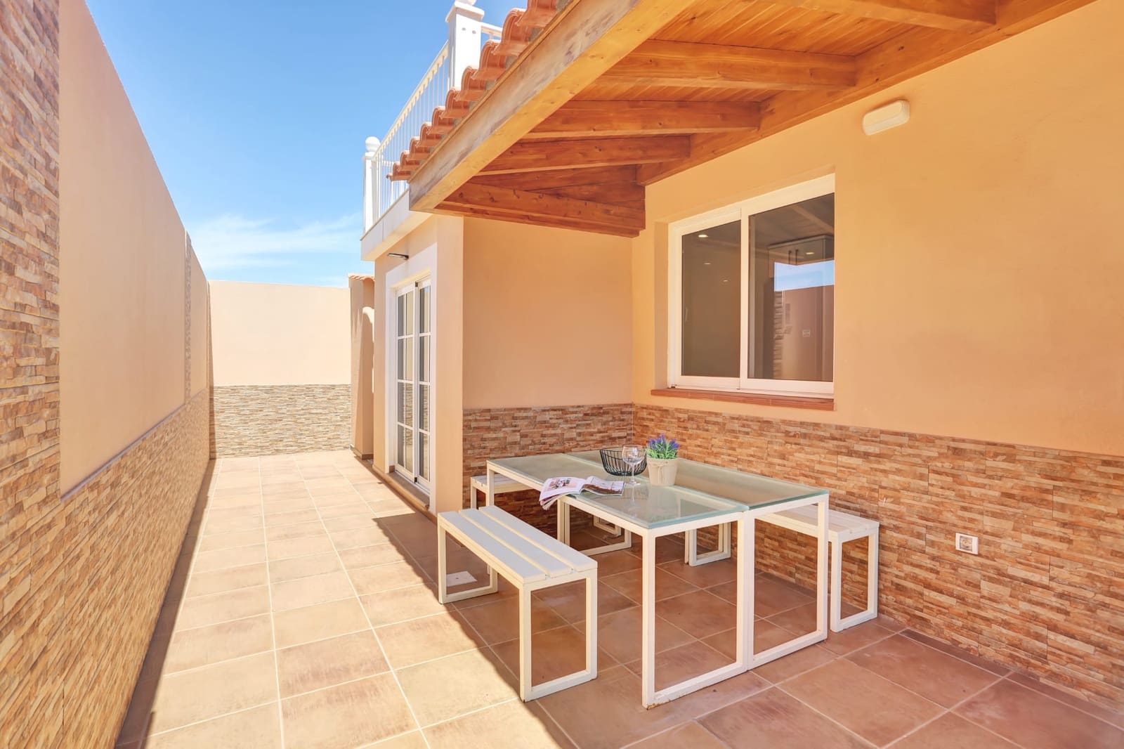 3 slaapkamer Appartement te koop in Caleta de Fuste met zwembad garage - € 380.000 (Ref: 9787591)