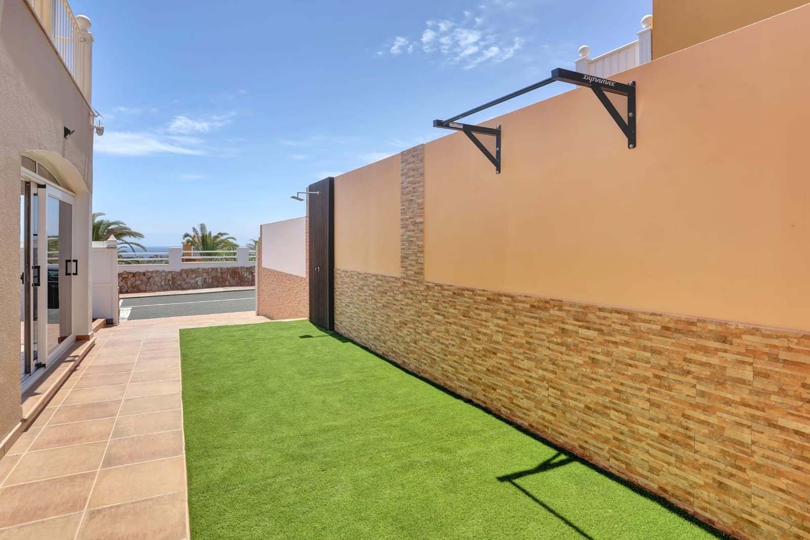 3 slaapkamer Appartement te koop in Caleta de Fuste met zwembad garage - € 380.000 (Ref: 9787591)