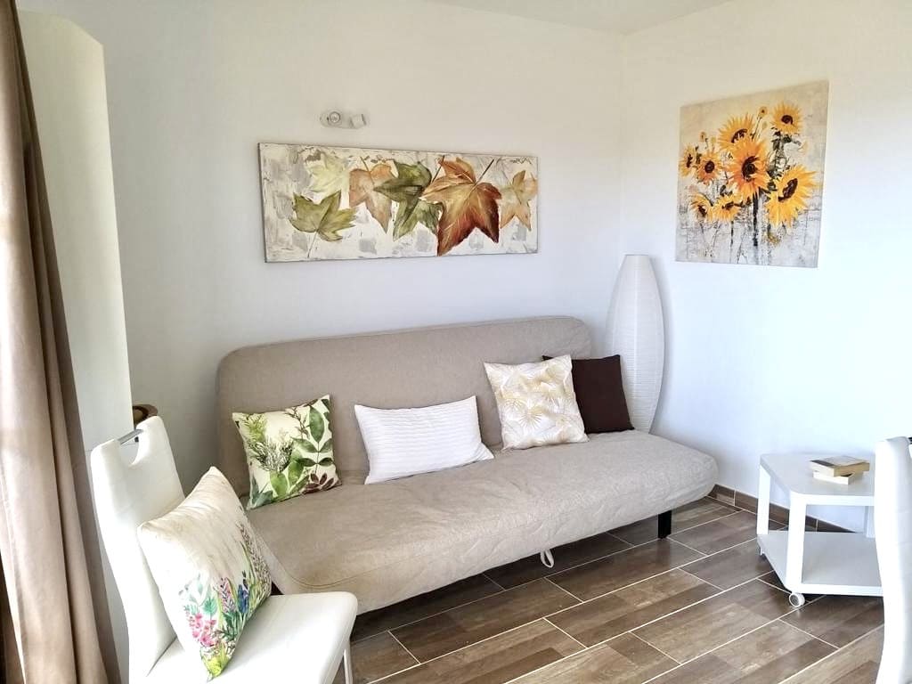 1 bedroom Apartment for sale in Caleta de Fuste with pool - € 125,000 (Ref: 9787850)