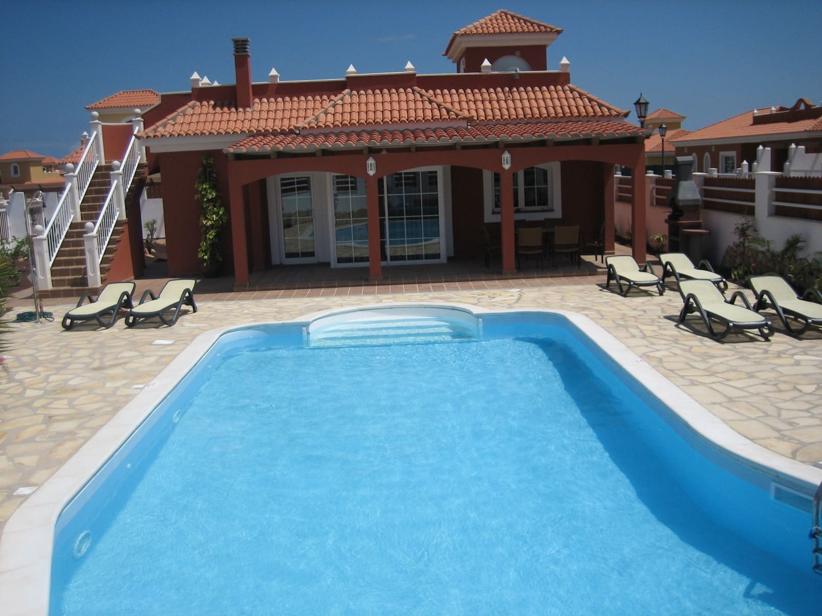 3 bedroom Villa for sale in Caleta de Fuste with pool garage - € 515,000 (Ref: 9827980)