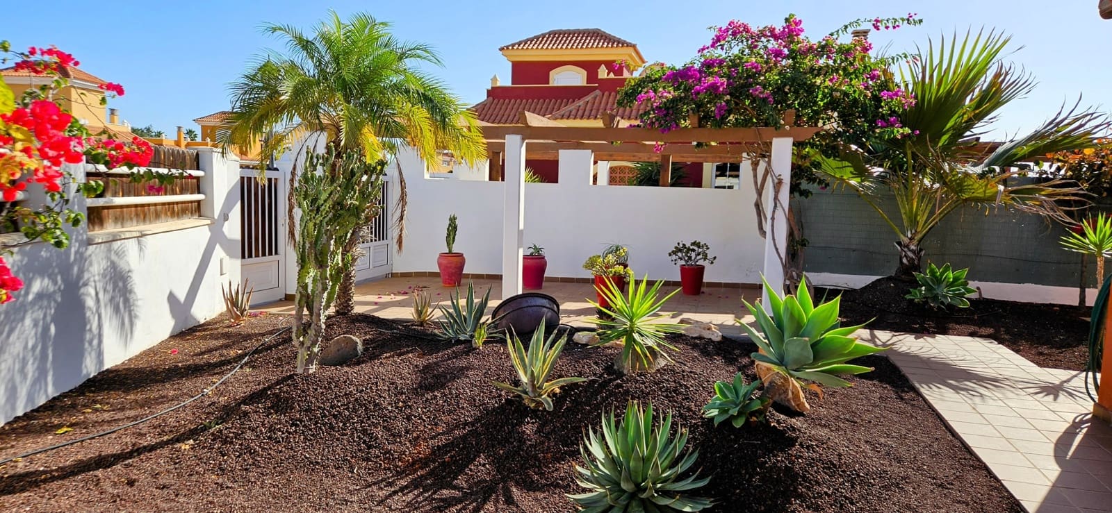 3 bedroom Villa for sale in Caleta de Fuste with pool garage - € 515,000 (Ref: 9827980)
