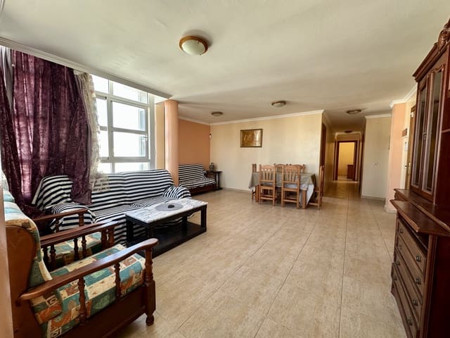3 soveværelse Lejlighed til salg i Corralejo, La Oliva med garage - € 220.000 (Ref: 9838334)