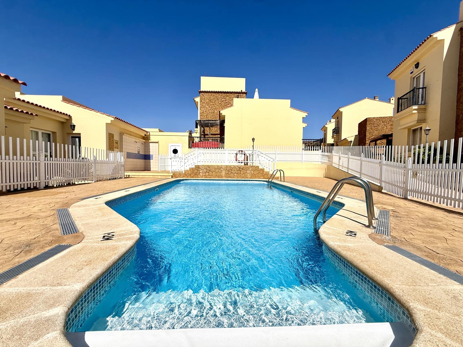 3 Zimmer Apartment zu verkaufen in Caleta de Fuste mit Pool - 275.000 € (Ref: 9877514)