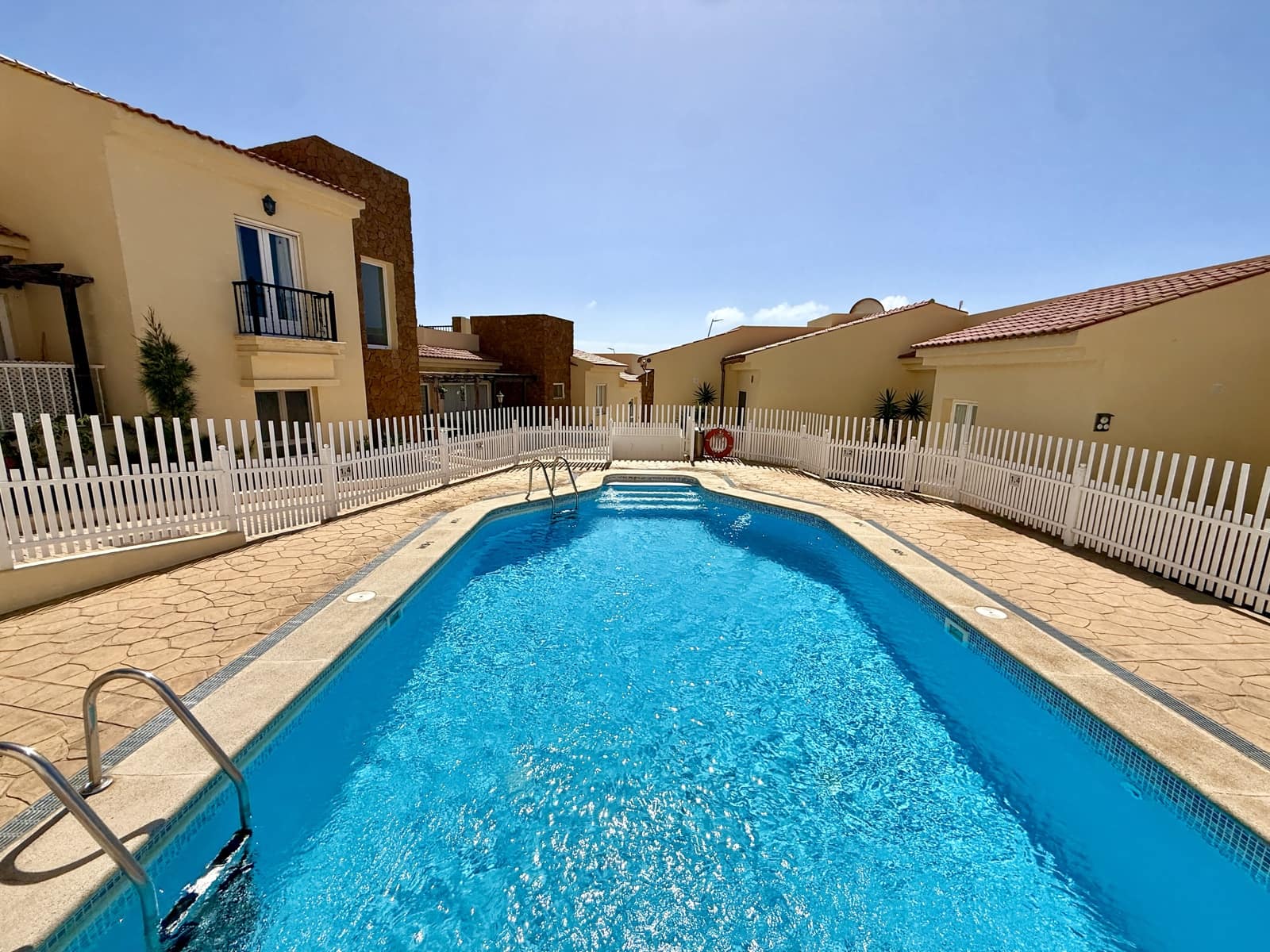 3 Zimmer Apartment zu verkaufen in Caleta de Fuste mit Pool - 275.000 € (Ref: 9877514)