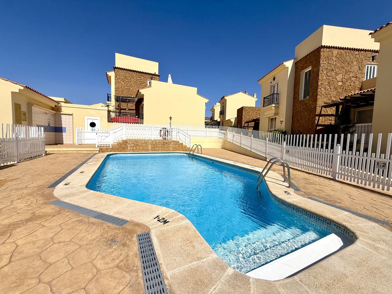 3 Zimmer Apartment zu verkaufen in Caleta de Fuste mit Pool - 275.000 € (Ref: 9877514)