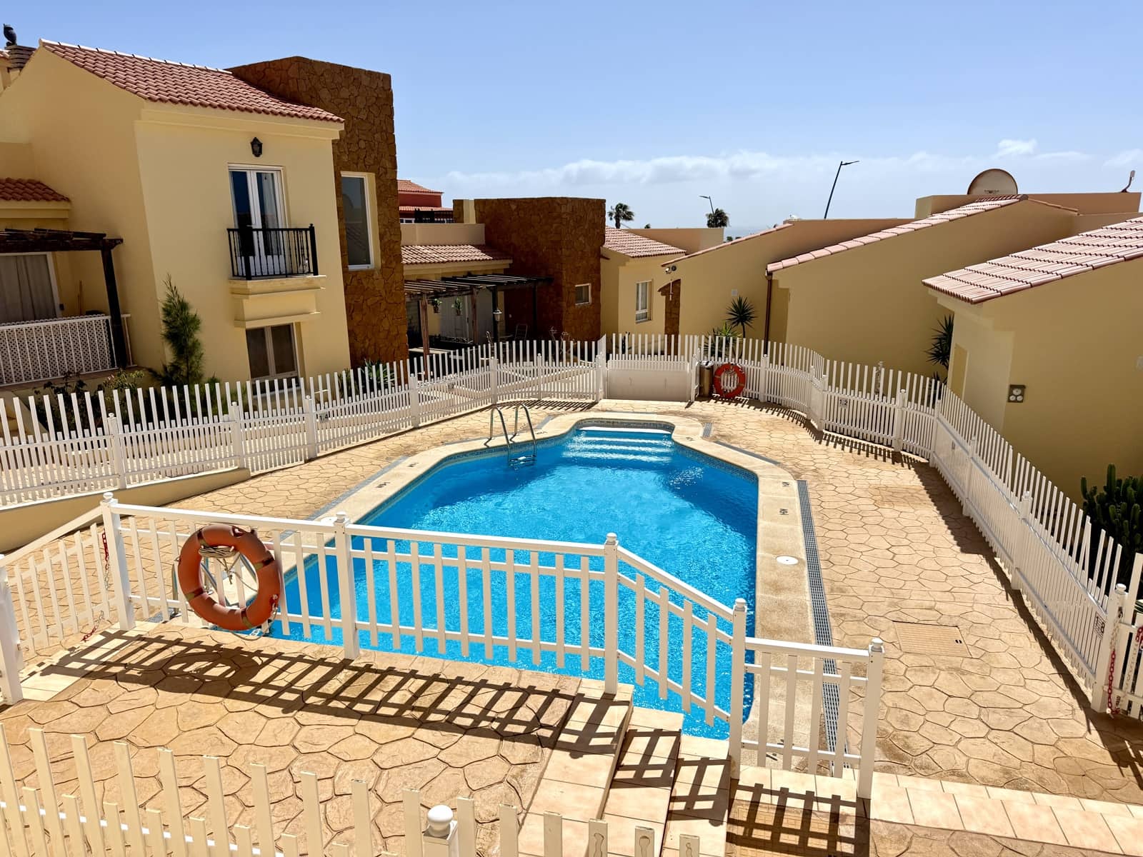 3 Zimmer Apartment zu verkaufen in Caleta de Fuste mit Pool - 275.000 € (Ref: 9877514)