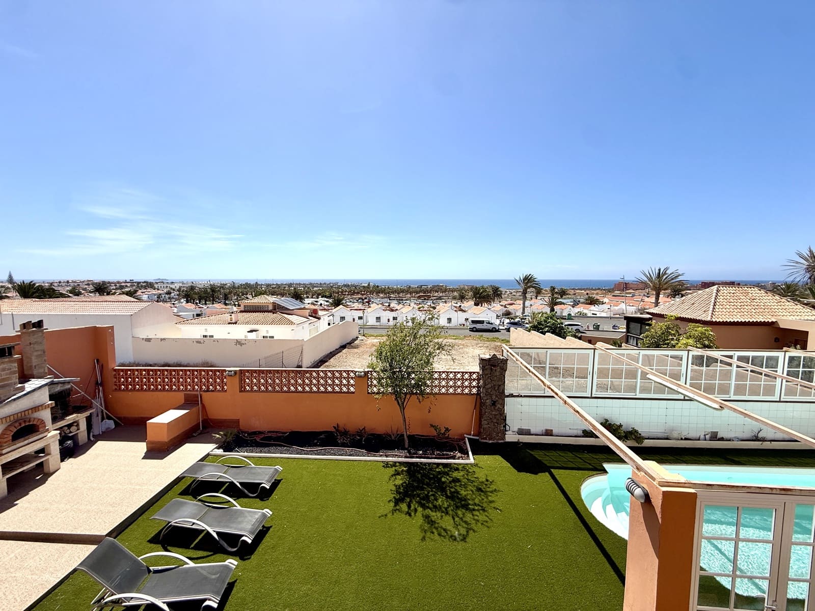 4 soverom Villa til salgs i Caleta de Fuste med svømmebasseng garasje - € 850 000 (Ref: 9877819)
