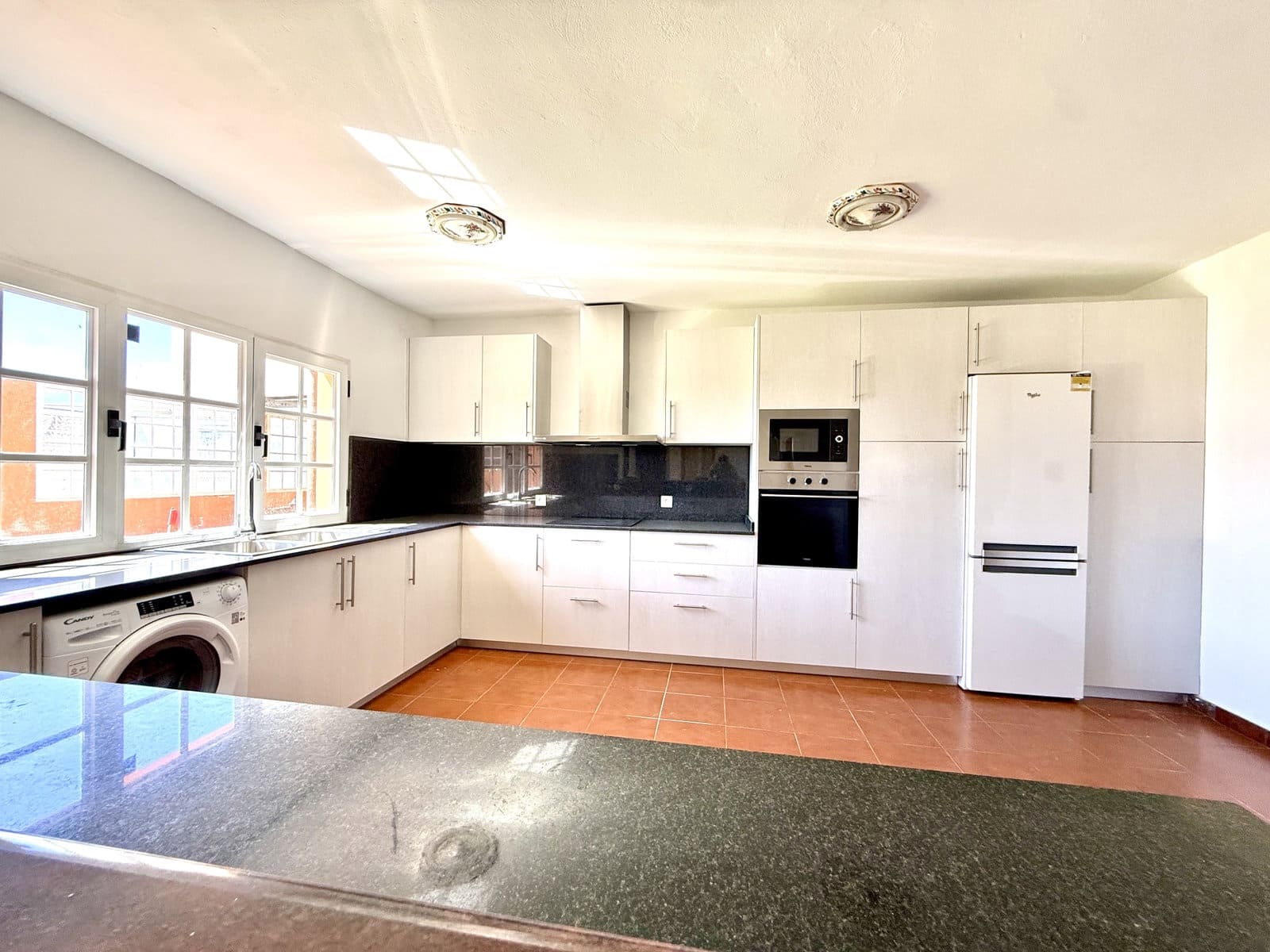 4 bedroom Villa for sale in Caleta de Fuste with pool garage - € 850,000 (Ref: 9877819)