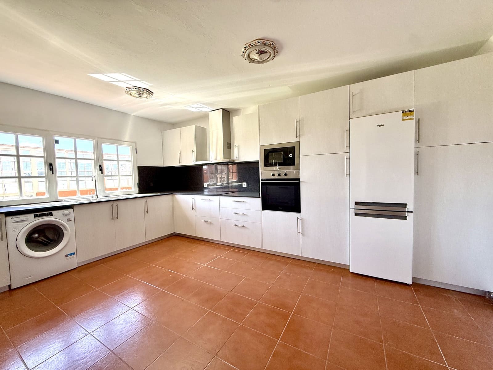 4 bedroom Villa for sale in Caleta de Fuste with pool garage - € 850,000 (Ref: 9877819)