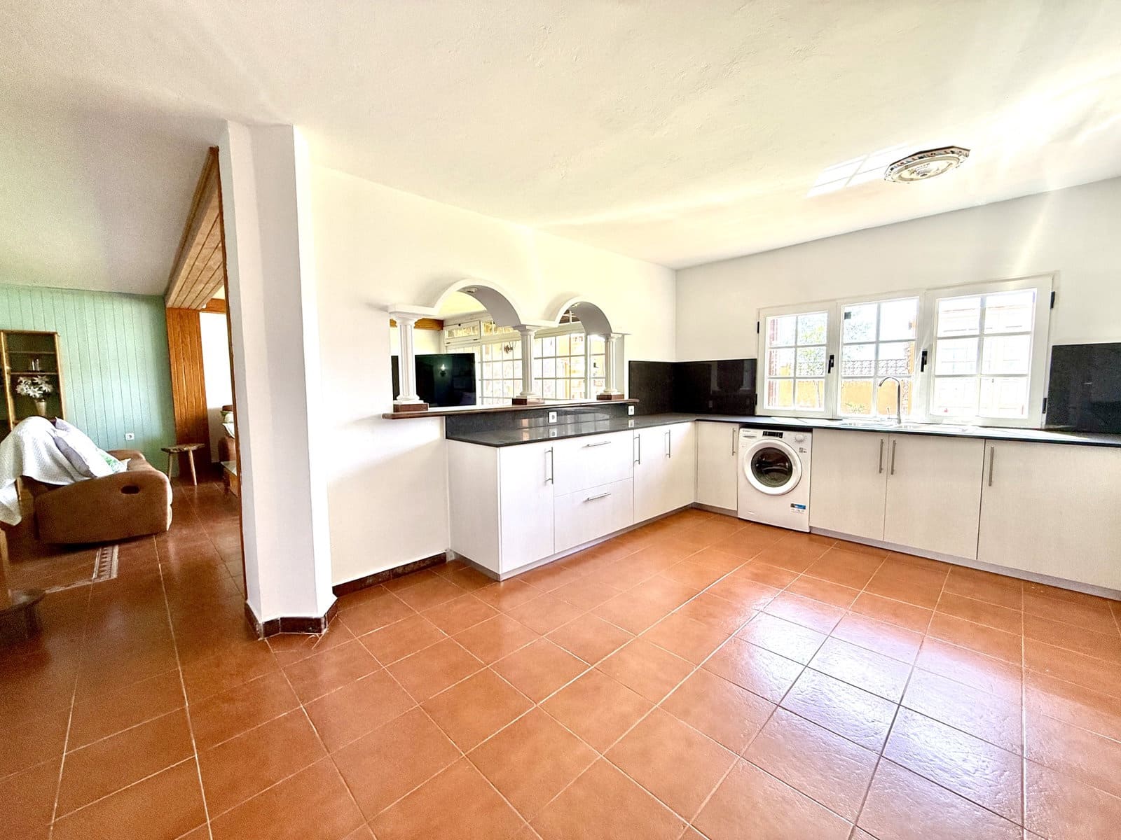 4 bedroom Villa for sale in Caleta de Fuste with pool garage - € 850,000 (Ref: 9877819)