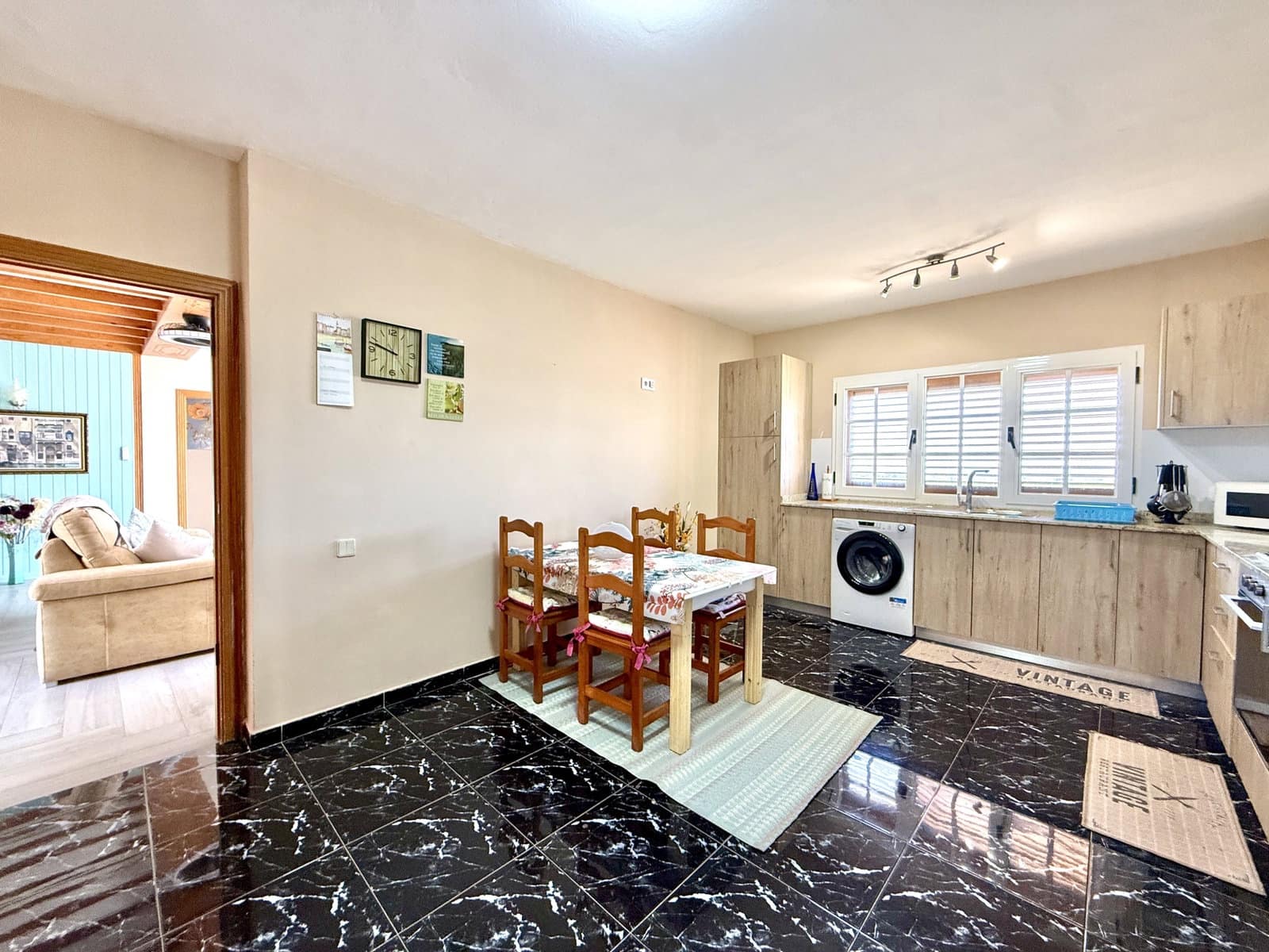 4 bedroom Villa for sale in Caleta de Fuste with pool garage - € 850,000 (Ref: 9877819)