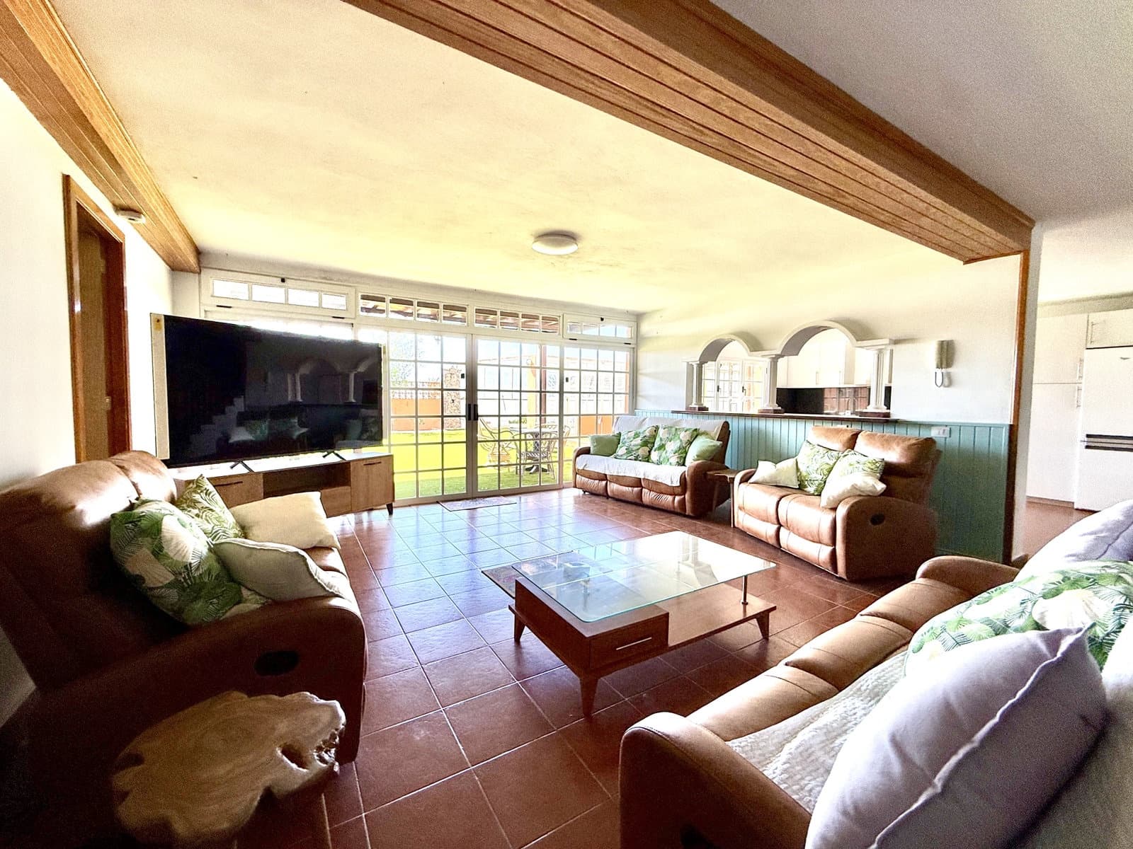 4 bedroom Villa for sale in Caleta de Fuste with pool garage - € 850,000 (Ref: 9877819)
