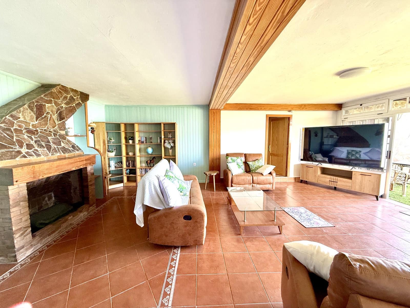 4 bedroom Villa for sale in Caleta de Fuste with pool garage - € 850,000 (Ref: 9877819)