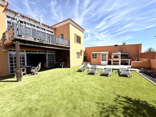 4 slaapkamer Villa te koop in Caleta de Fuste, Antigua met zwembad garage - € 850.000 (Ref: 9877819)