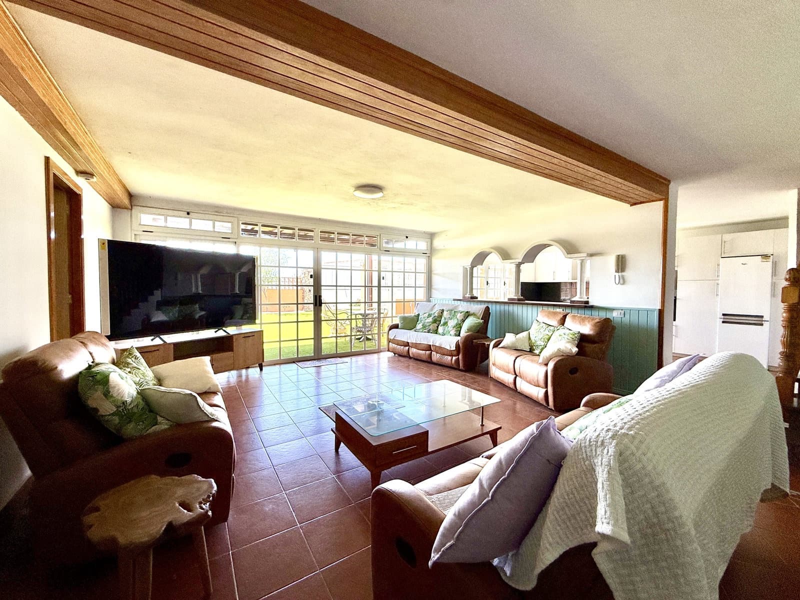 4 bedroom Villa for sale in Caleta de Fuste with pool garage - € 850,000 (Ref: 9877819)