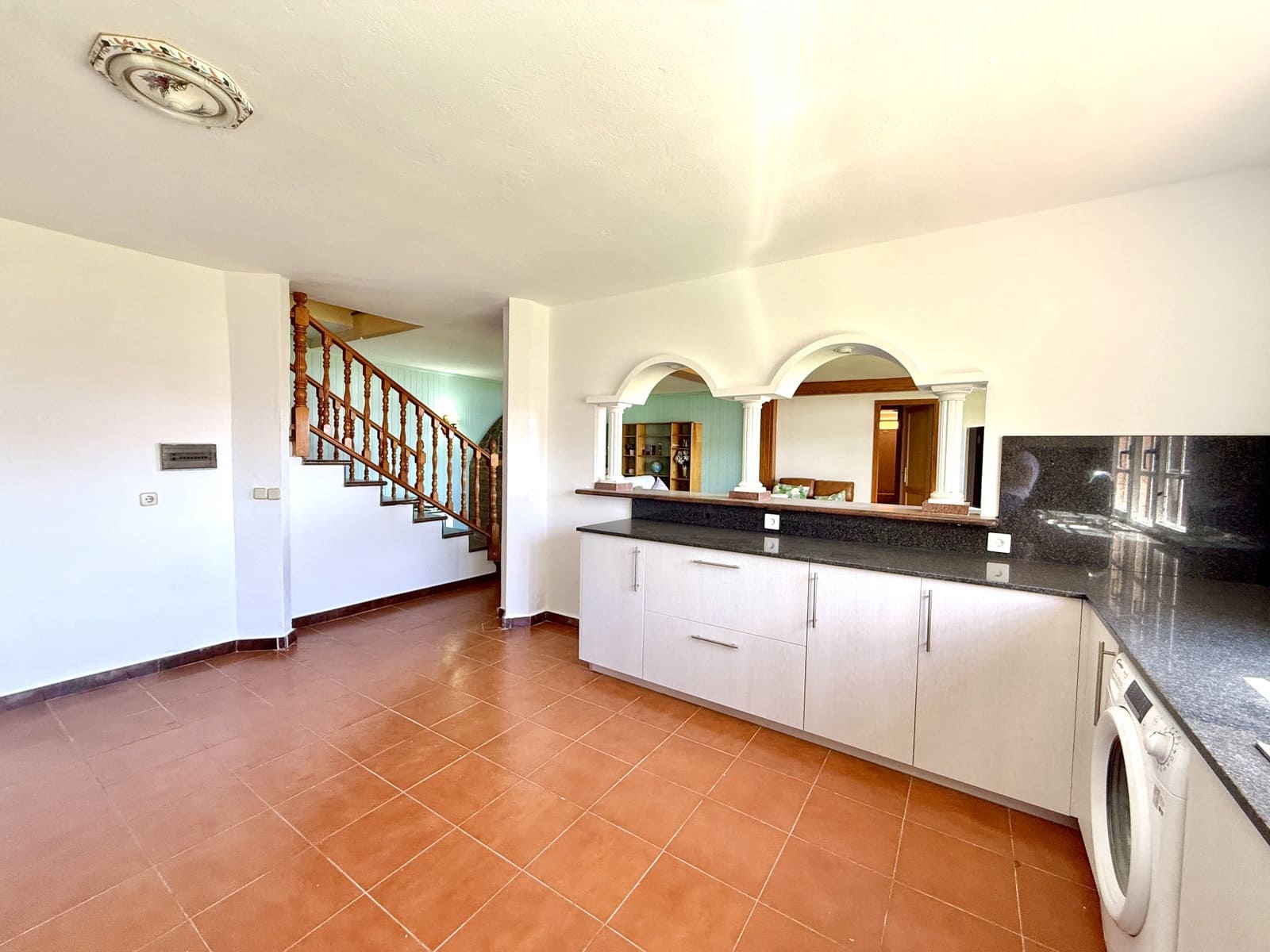 4 bedroom Villa for sale in Caleta de Fuste with pool garage - € 850,000 (Ref: 9877819)