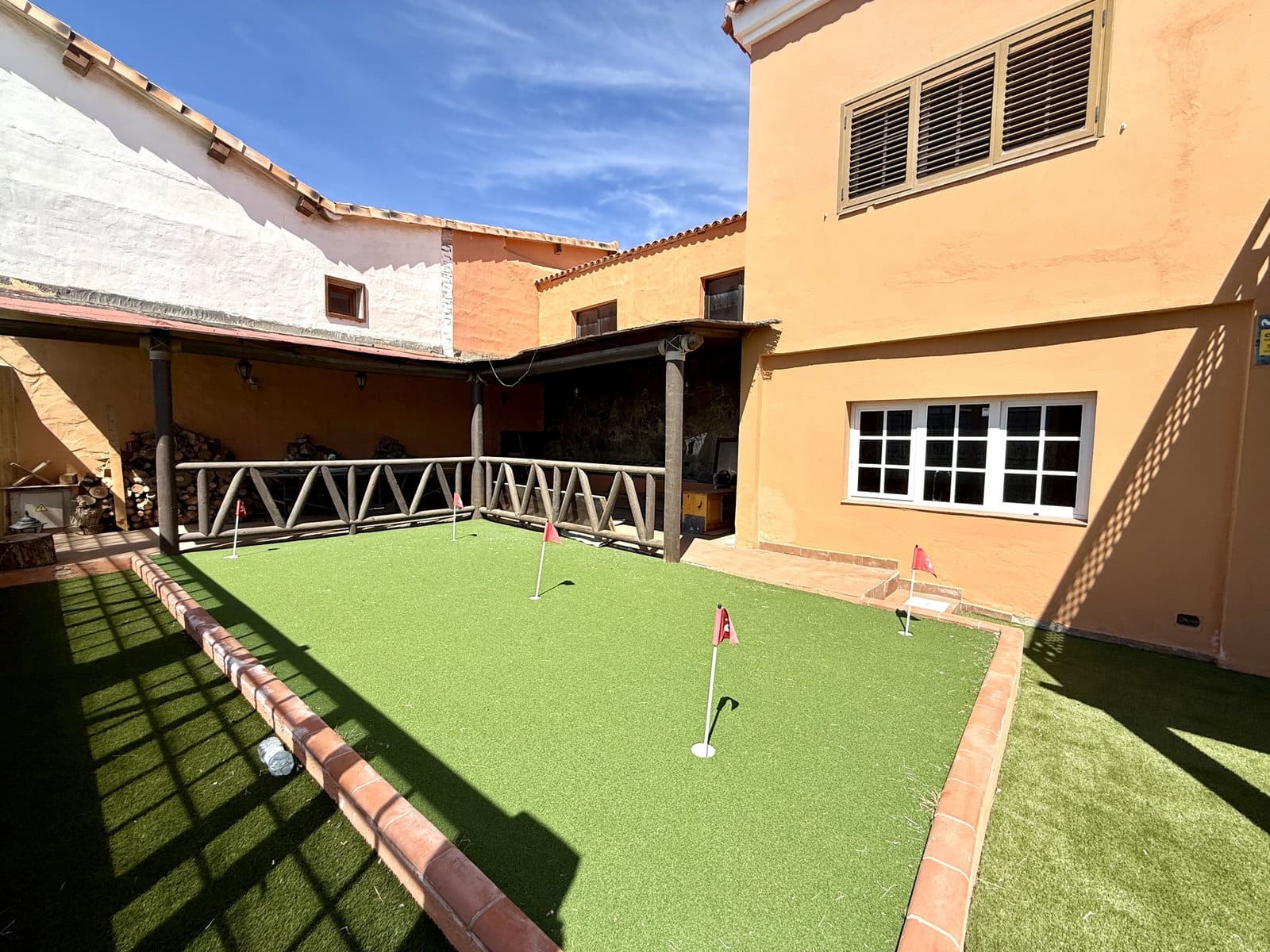 4 bedroom Villa for sale in Caleta de Fuste with pool garage - € 850,000 (Ref: 9877819)