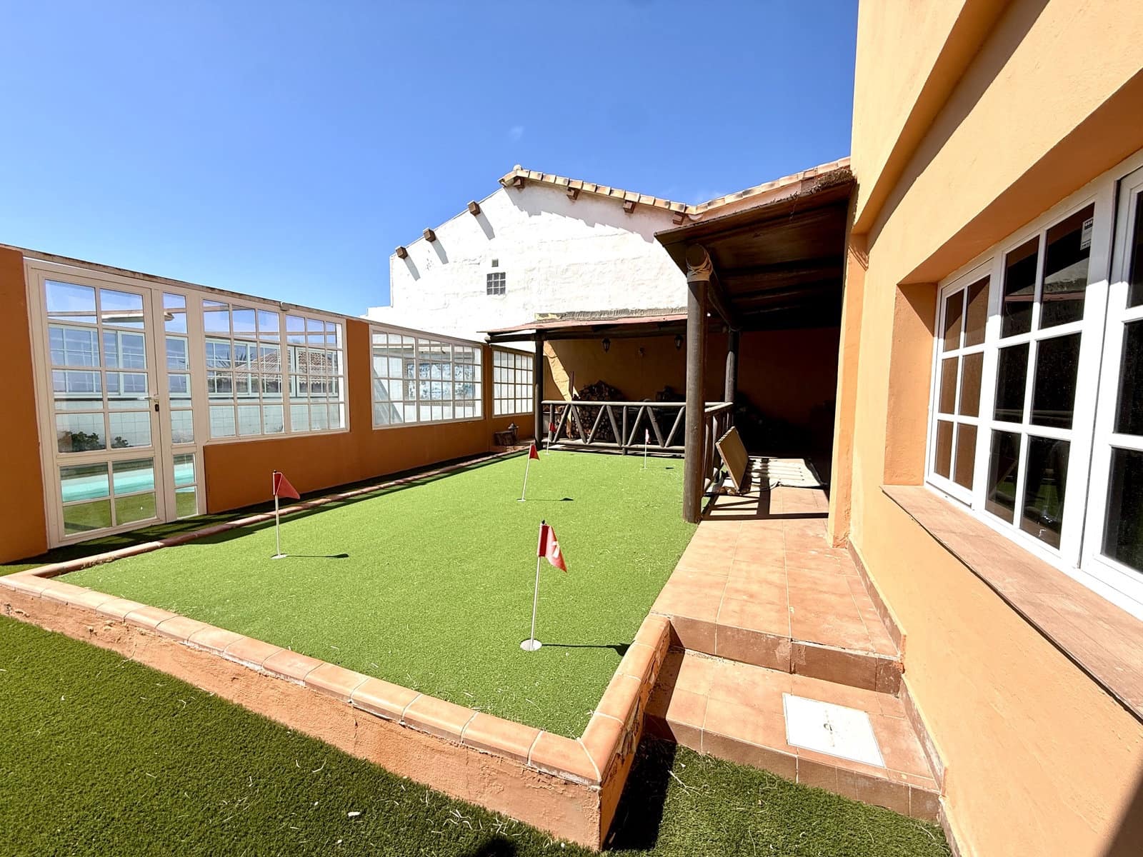 4 bedroom Villa for sale in Caleta de Fuste with pool garage - € 850,000 (Ref: 9877819)