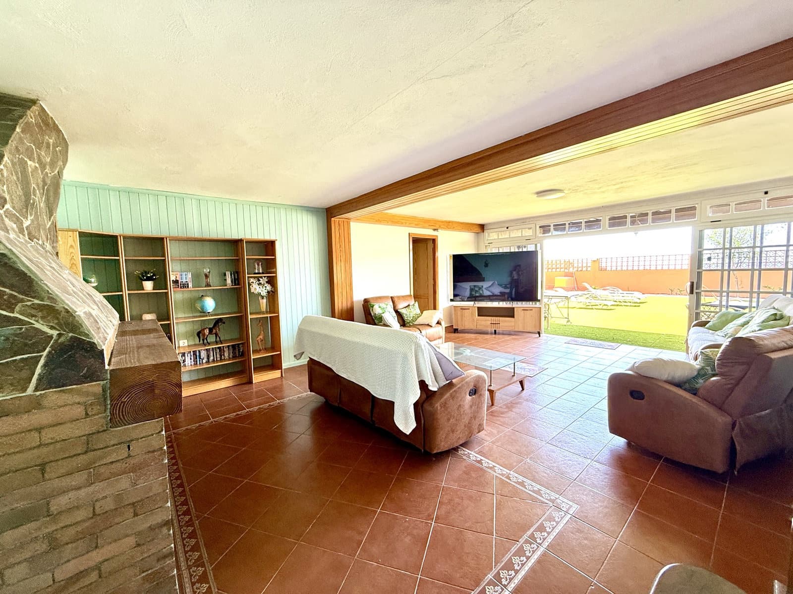 4 bedroom Villa for sale in Caleta de Fuste with pool garage - € 850,000 (Ref: 9877819)