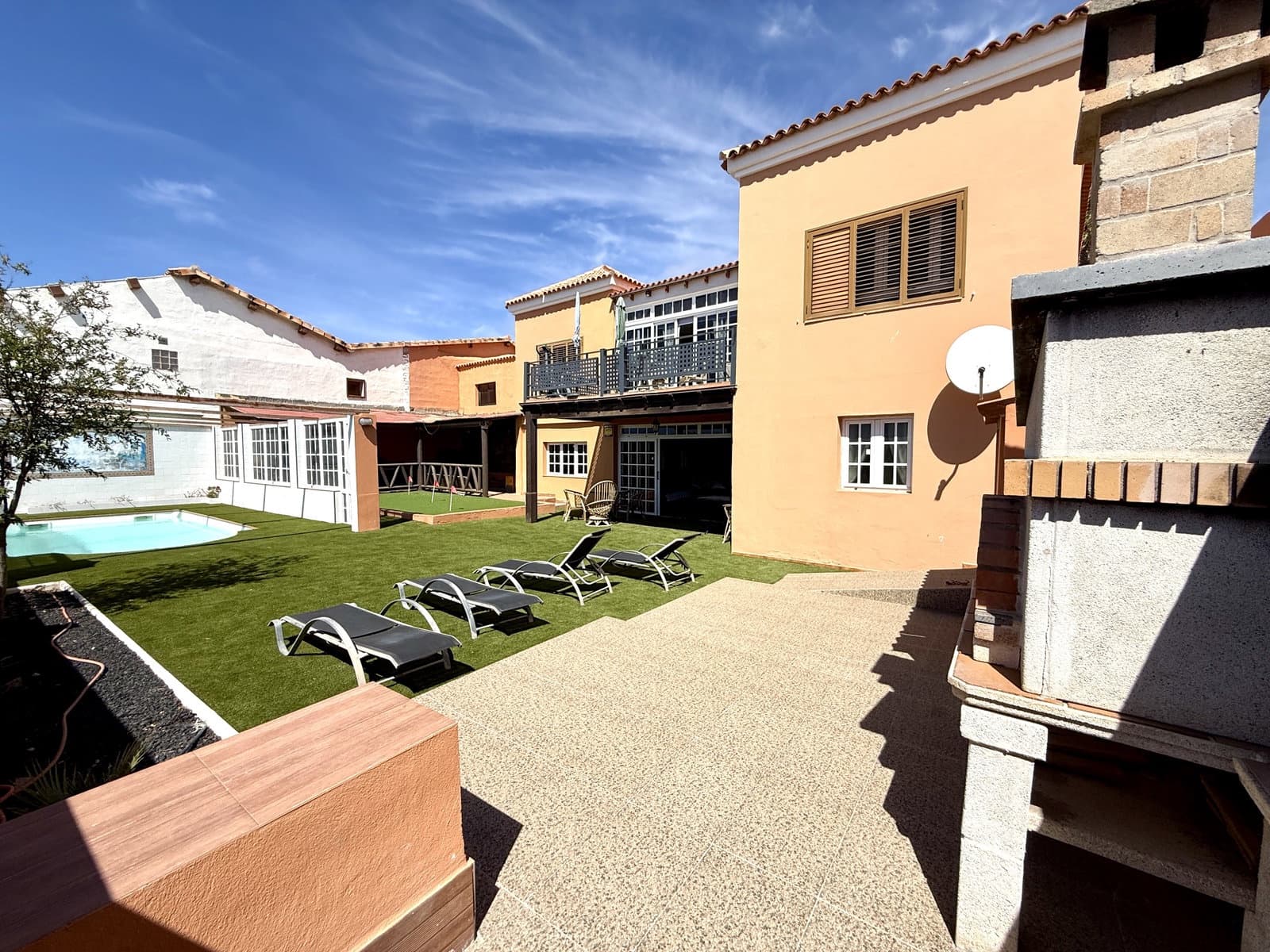 4 bedroom Villa for sale in Caleta de Fuste with pool garage - € 850,000 (Ref: 9877819)