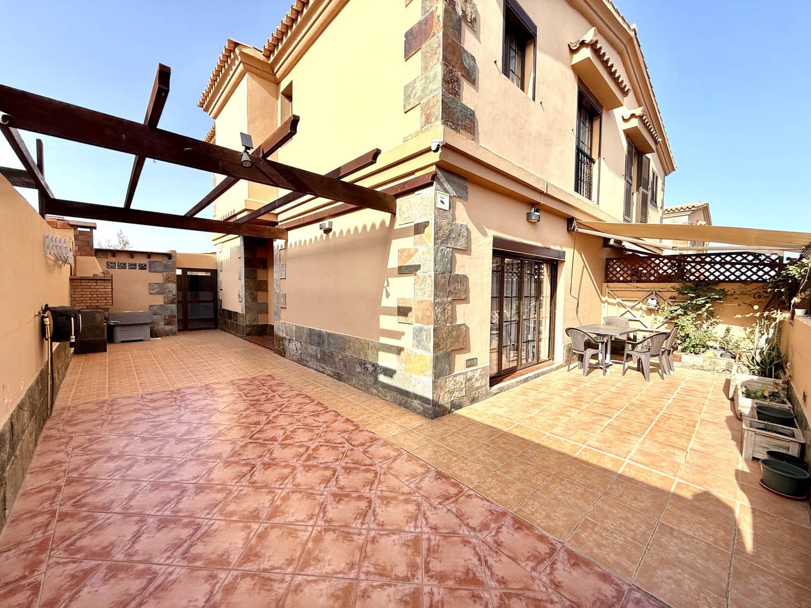 3 bedroom Apartment for sale in Puerto del Rosario - € 339,000 (Ref: 9897479)