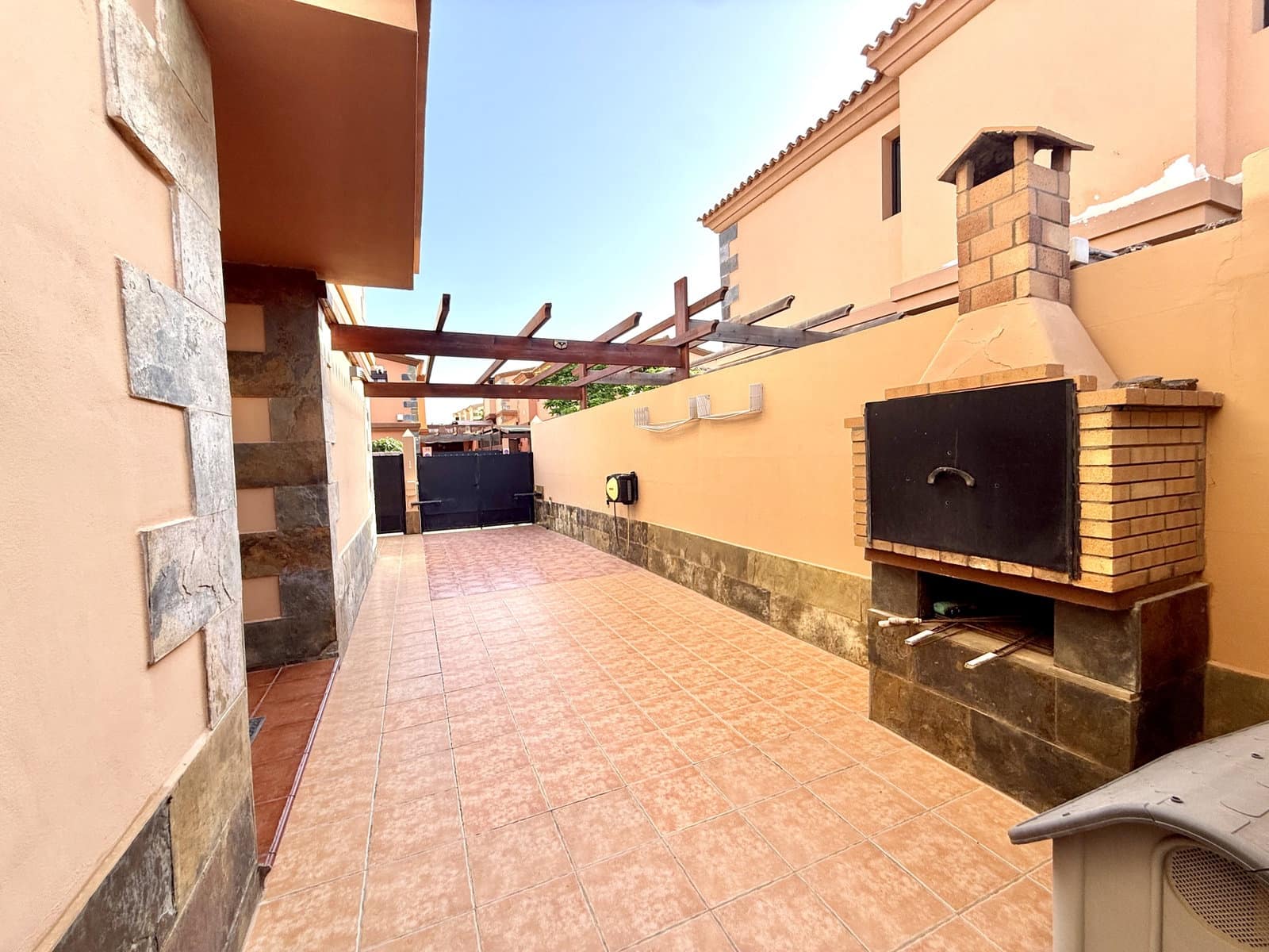 3 bedroom Apartment for sale in Puerto del Rosario - € 339,000 (Ref: 9897479)