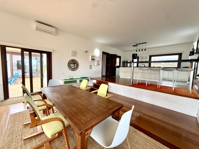 Chalet de 3 habitaciones en Villaverde, La Oliva en venta con piscina - 895.000 € (Ref: 9937045)
