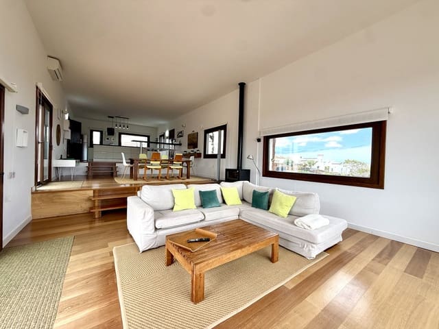 3 soverom Villa til salgs i Villaverde, La Oliva med svømmebasseng - € 895 000 (Ref: 9937045)