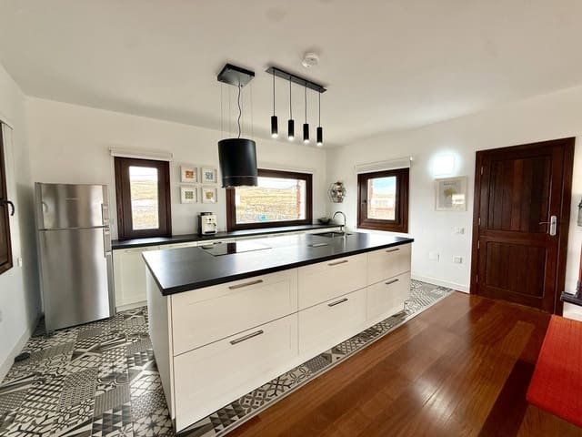 3 soverom Villa til salgs i Villaverde, La Oliva med svømmebasseng - € 895 000 (Ref: 9937045)