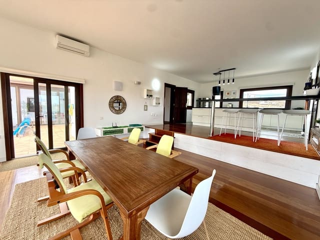 3 soverom Villa til salgs i Villaverde, La Oliva med svømmebasseng - € 895 000 (Ref: 9937045)