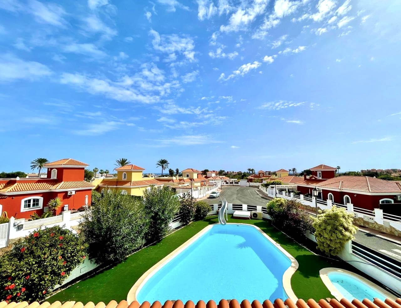 Chalet de 3 habitaciones en Caleta de Fuste en venta con piscina - 515.000 € (Ref: 9938781)