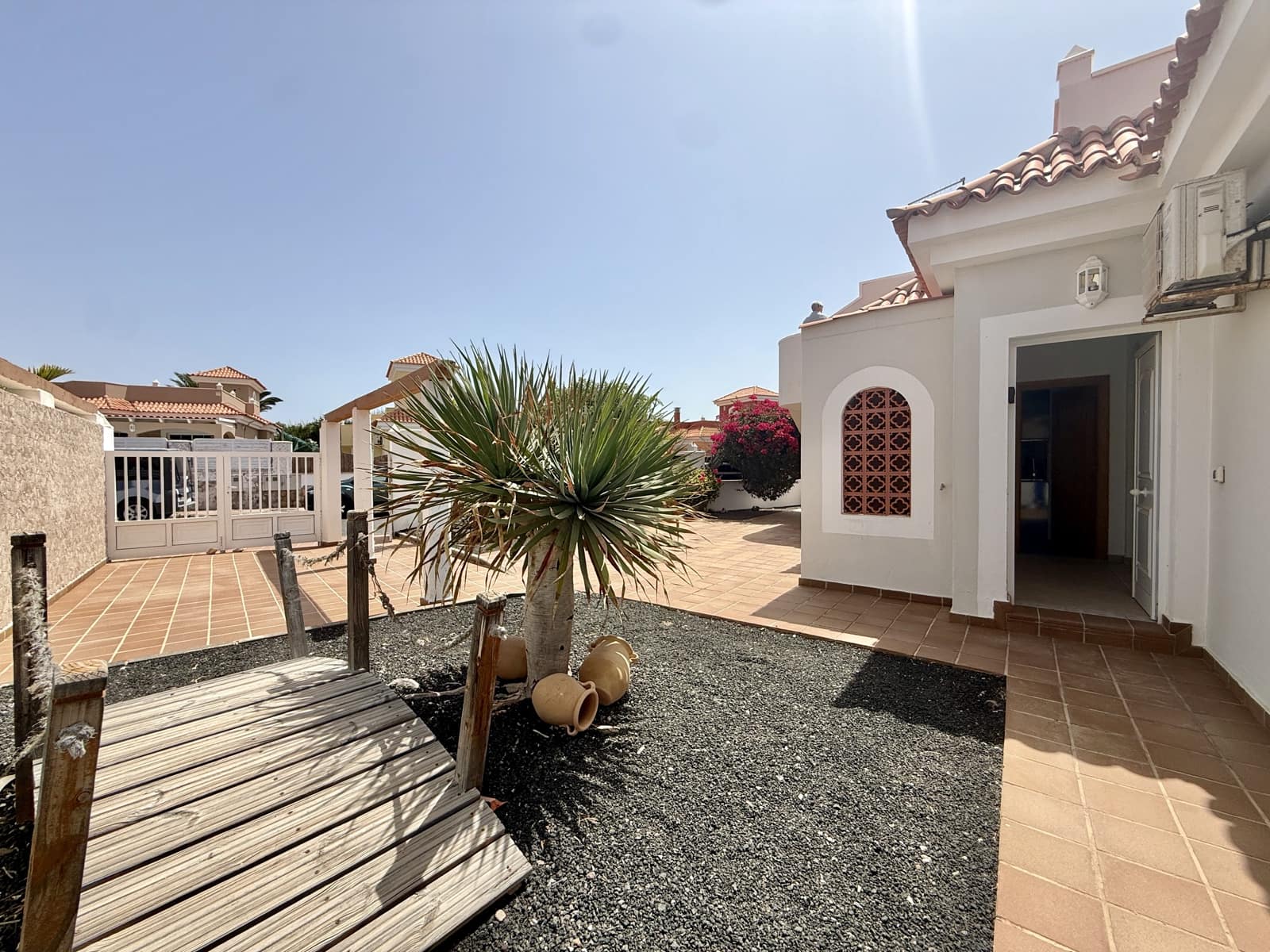Chalet de 3 habitaciones en Caleta de Fuste en venta con piscina - 515.000 € (Ref: 9938781)