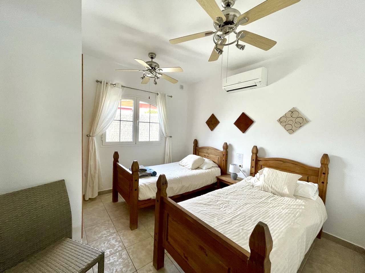 3 bedroom Villa for sale in Caleta de Fuste with pool - € 515,000 (Ref: 9938781)