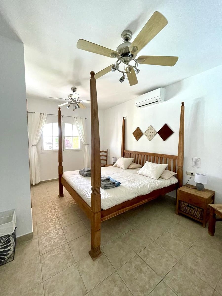 3 bedroom Villa for sale in Caleta de Fuste with pool - € 515,000 (Ref: 9938781)