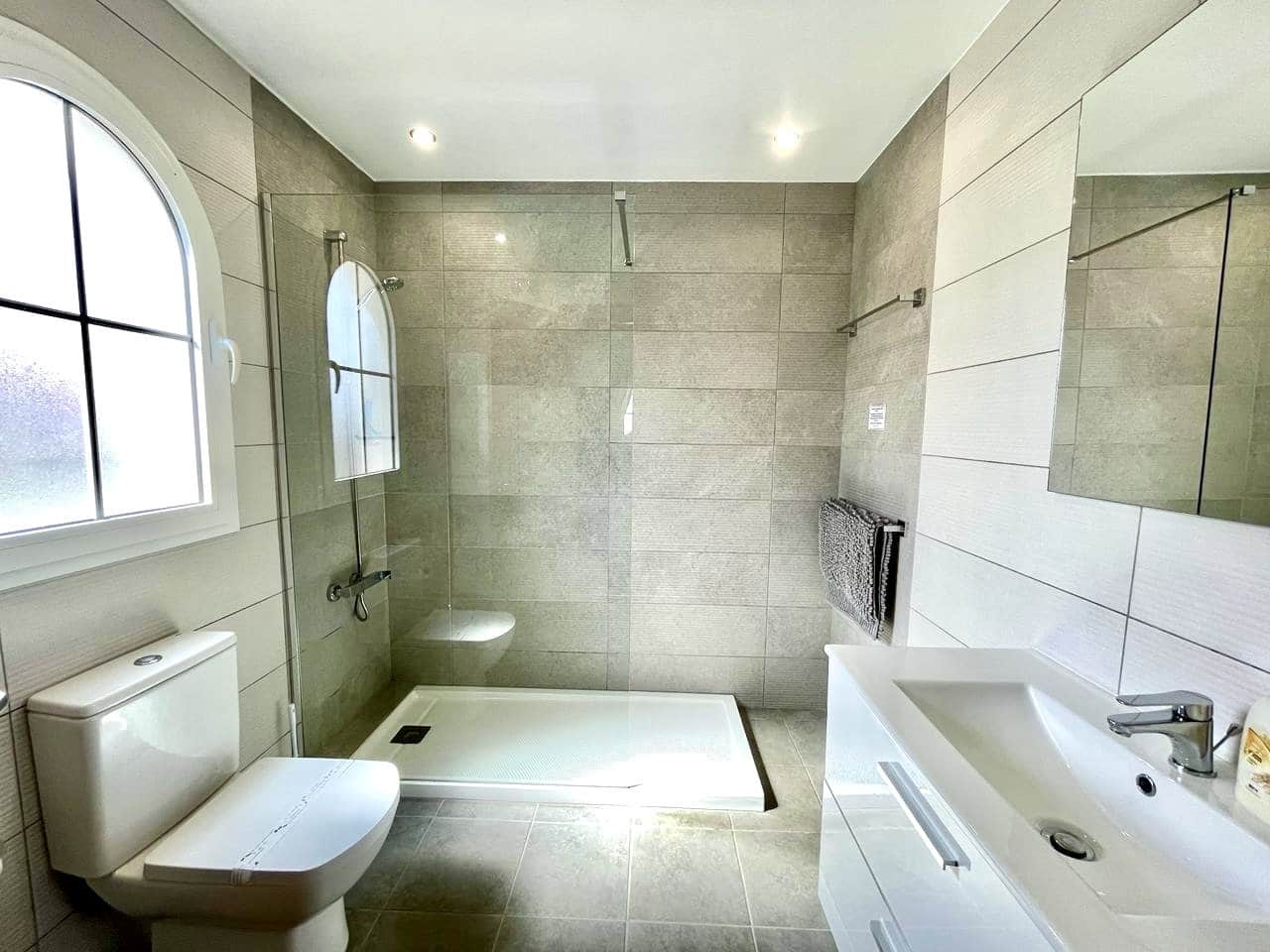 3 bedroom Villa for sale in Caleta de Fuste with pool - € 515,000 (Ref: 9938781)