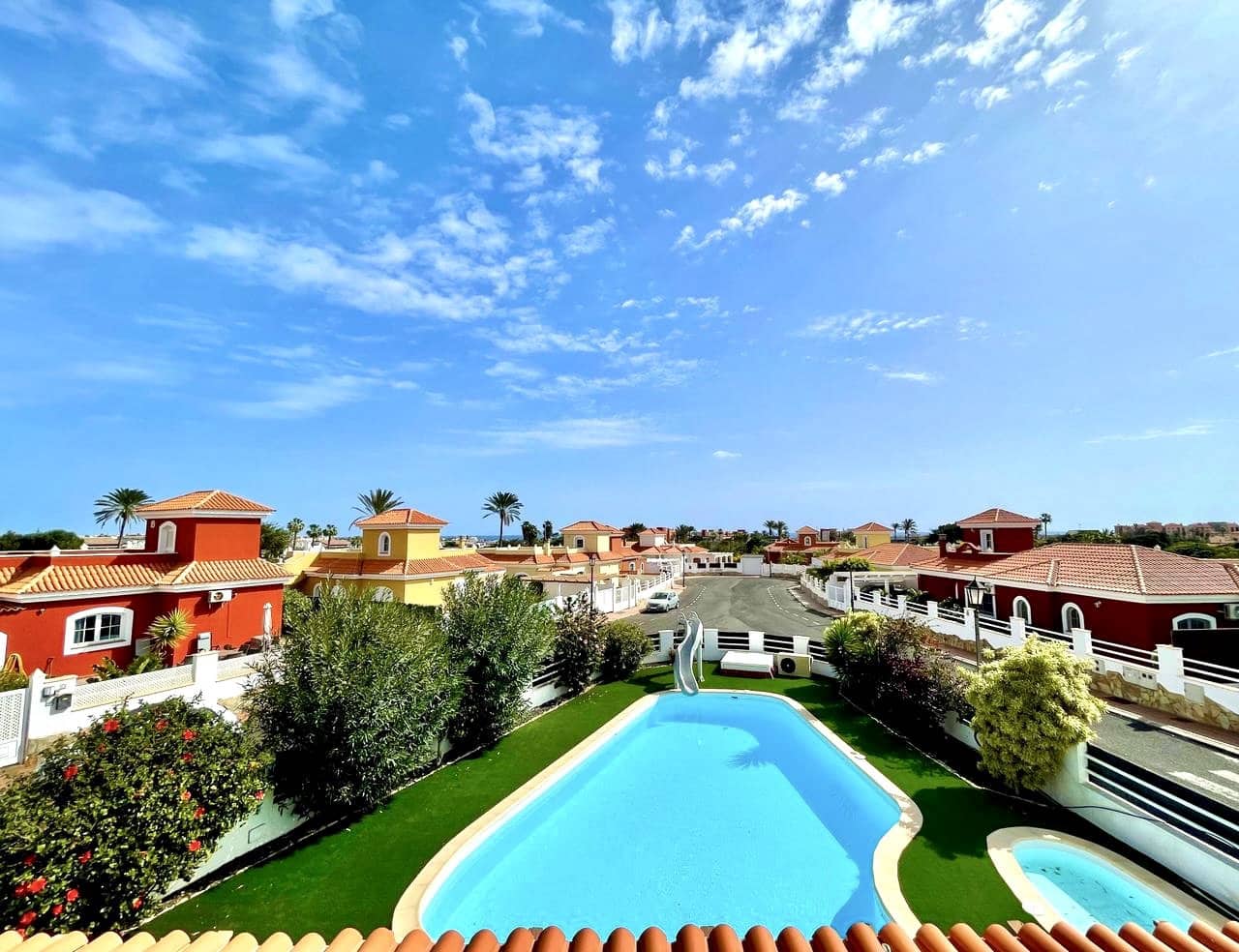 3 bedroom Villa for sale in Caleta de Fuste with pool - € 515,000 (Ref: 9938781)