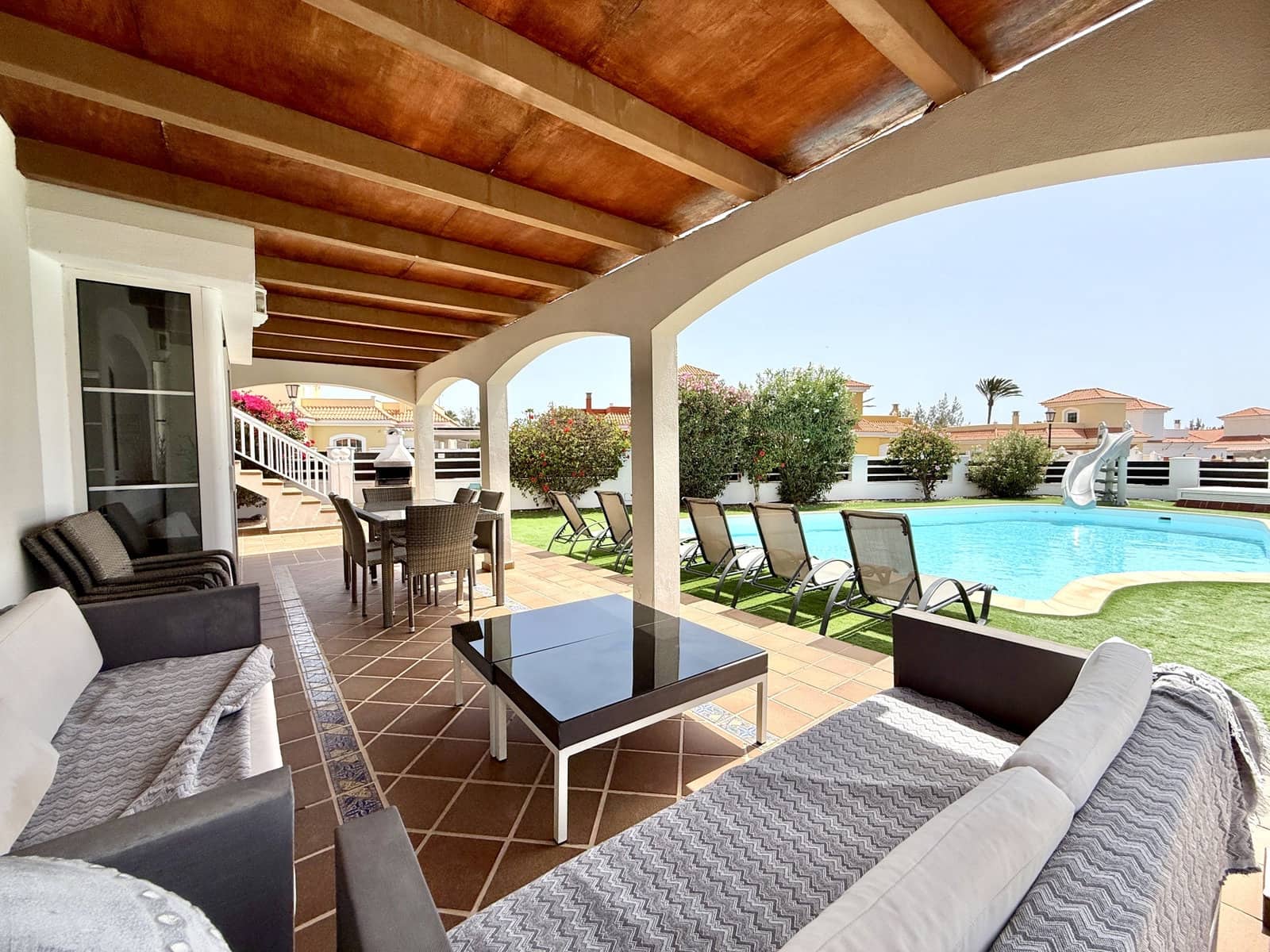 3 bedroom Villa for sale in Caleta de Fuste with pool - € 515,000 (Ref: 9938781)