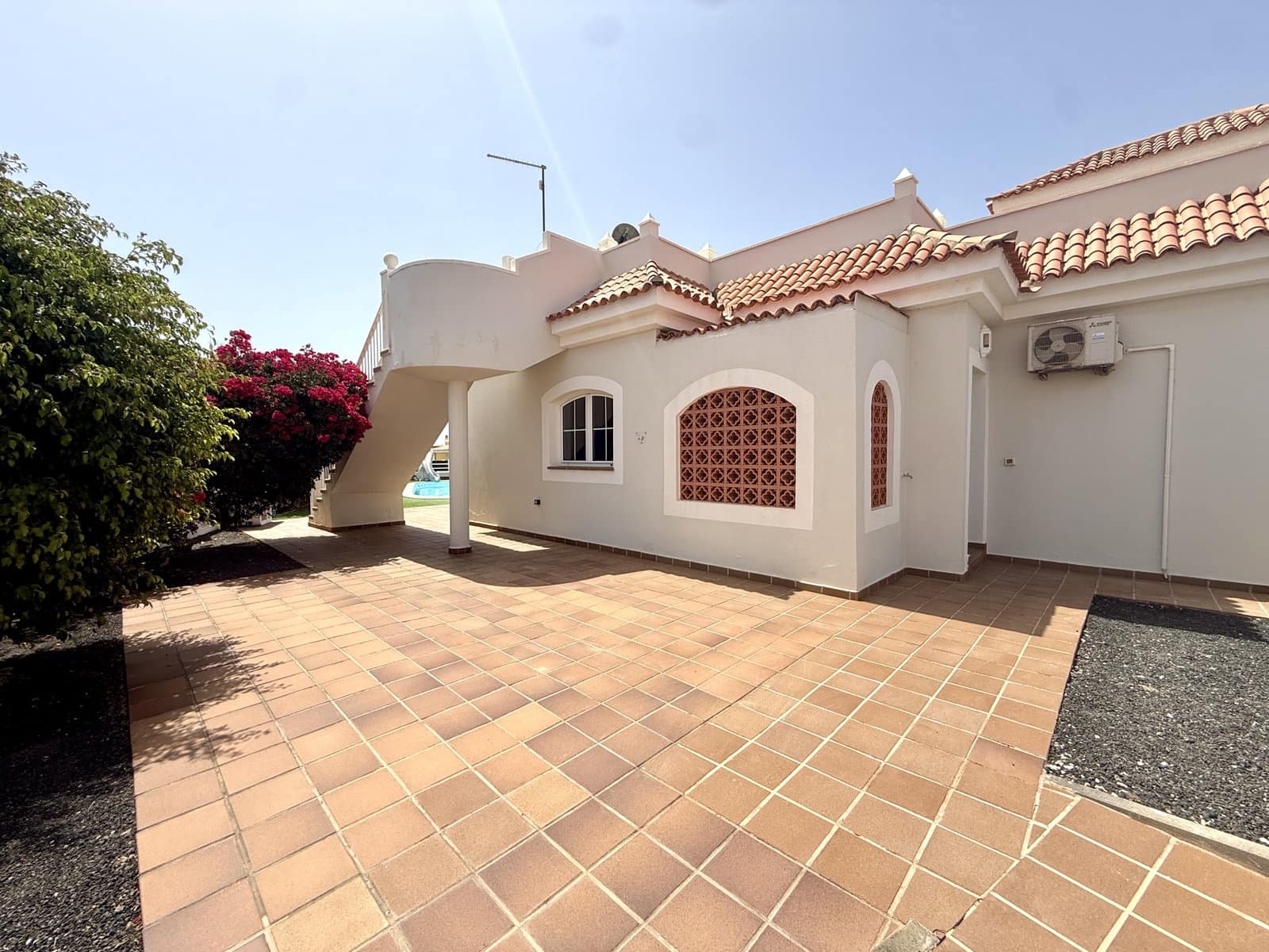 3 bedroom Villa for sale in Caleta de Fuste with pool - € 515,000 (Ref: 9938781)