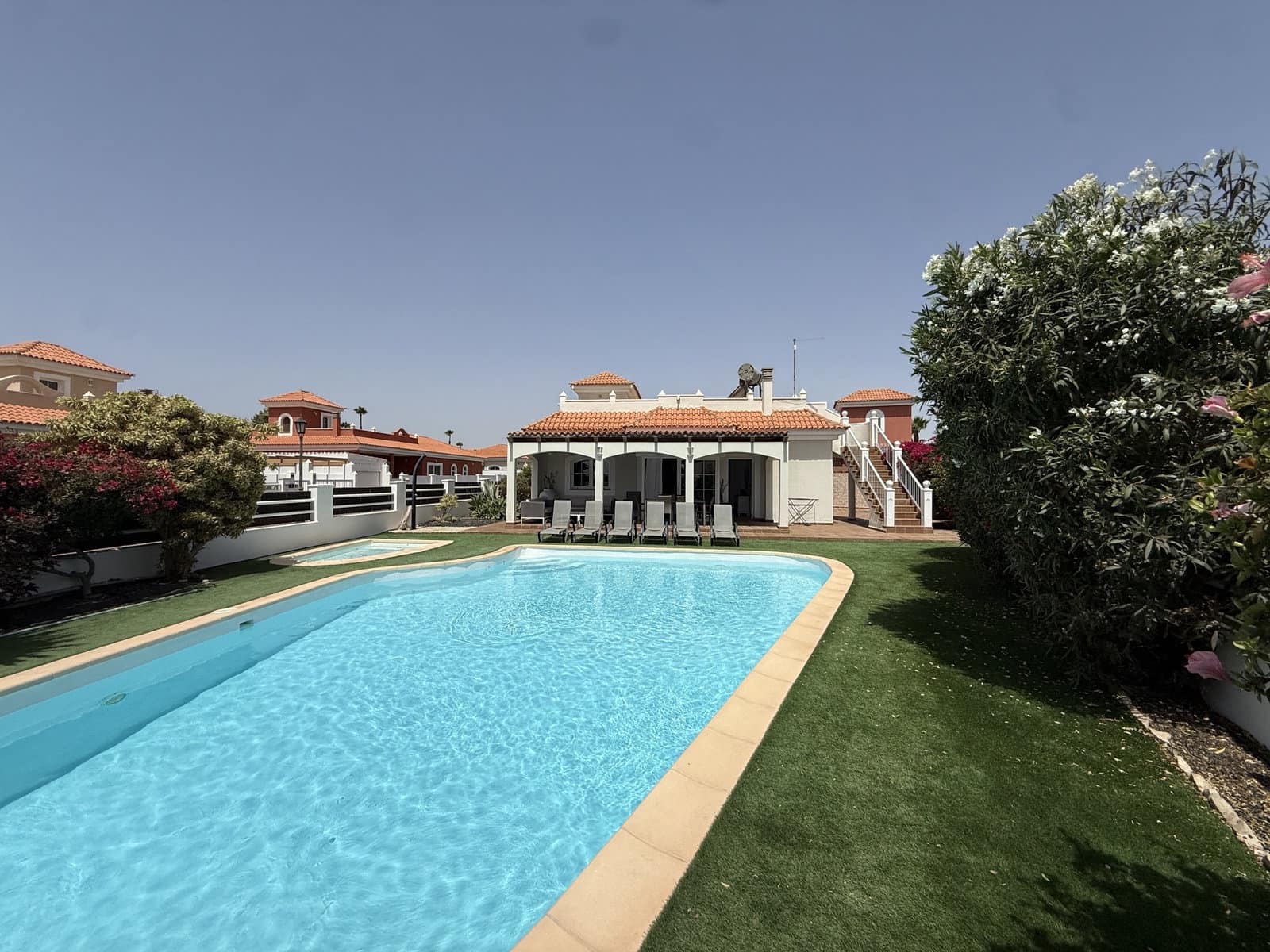 3 bedroom Villa for sale in Caleta de Fuste with pool - € 515,000 (Ref: 9938781)